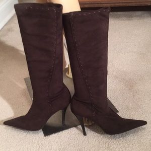 Jessica Simpson! Fun fabric boots!
